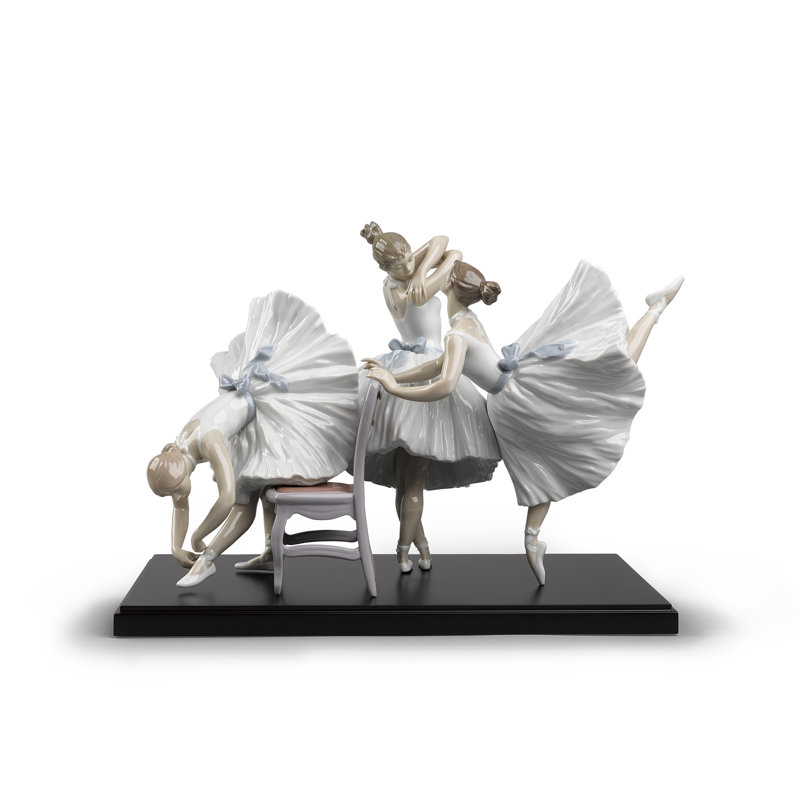 Figurine de ballet dans les coulisses