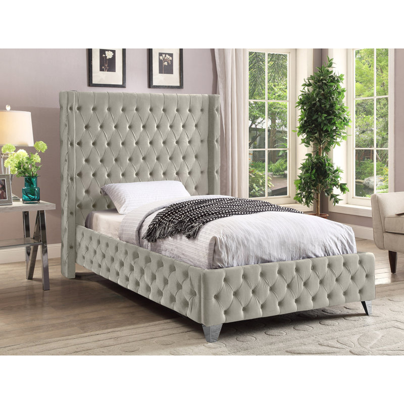 Dymonique Velvet Bed, King, Cream Velvet