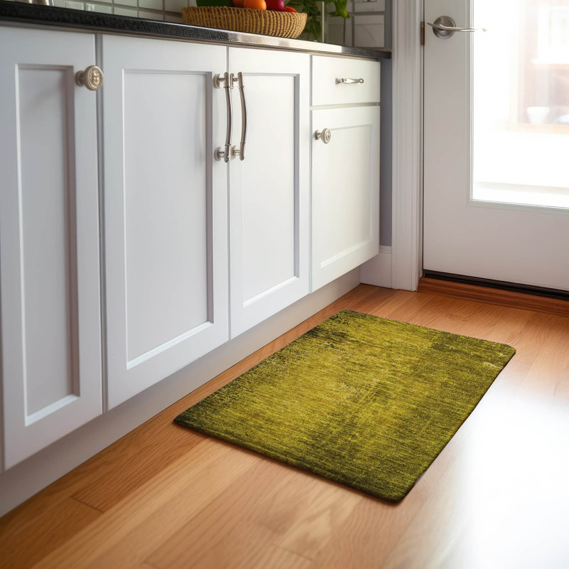 Tapis doré de qualité supérieure lavable à la machine Cerrito AMF554, Rectangle 1 pi 8 po x 2 pi 6 po