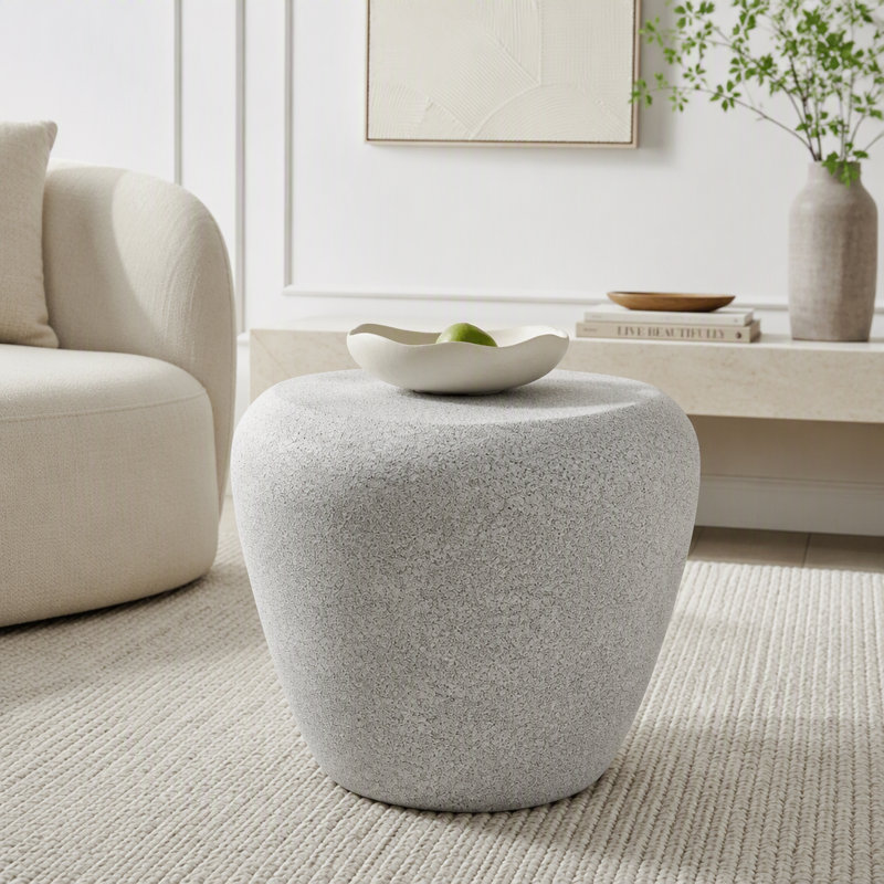 Table d'appoint irrégulière en fibre de verre, 19.29"W, Beige