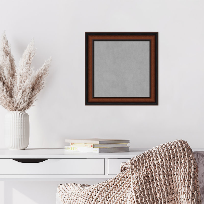 Tableau magnétique encadré étroit noyer de Chypre, H 15 po x l 15 po