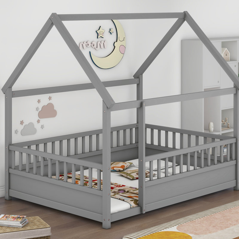 Lit gris en bois avec toit pratique et clôture en bois de pin, Gris
