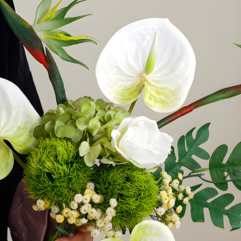 Ornements de fleurs simulées