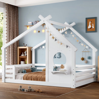Lit au sol avec fenêtre et petite tablette, lit en bois massif avec toit en forme de maison