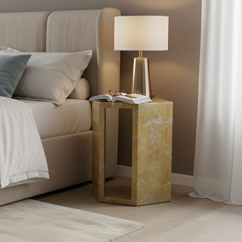 Table d'appoint luxueuse en marbre naturel doré de luxe espagnol, table de bout hexagonale de 16 cm avec finition polie pour les espaces de vie modernes