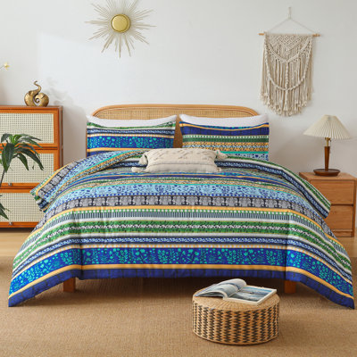 Ensemble de housse de couette à motif rayé bohémien 3 pièces avec un style artistique libre d'esprit pour créer un espace de chambre chaleureux et confortable.