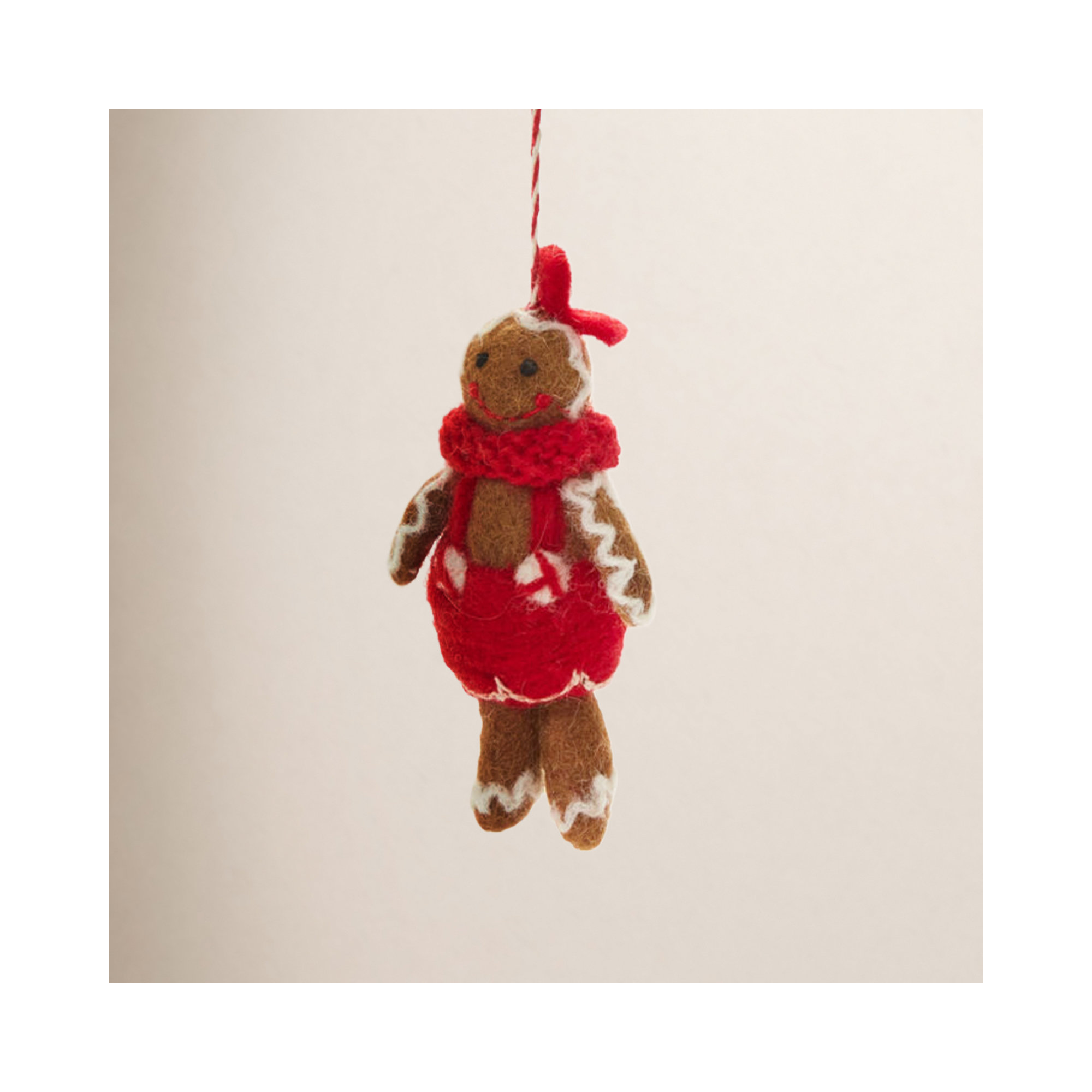Ornament 2"x 1"x 4", 4" H x 1" W x 2" D