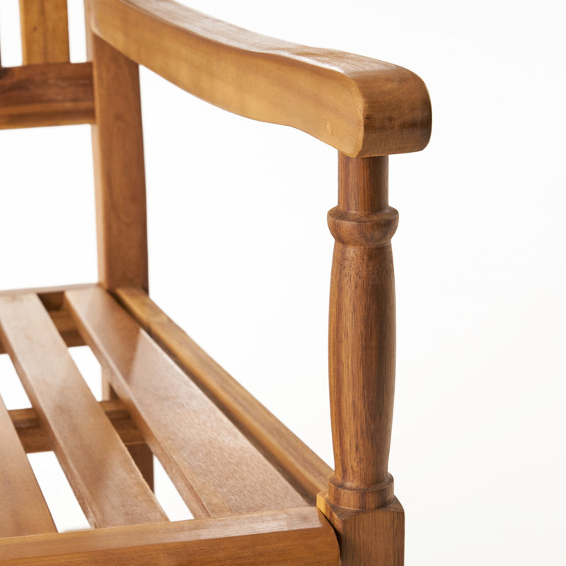 Chaise berçante rustique avec lattes extérieures en bois traditionnel et siège confortable