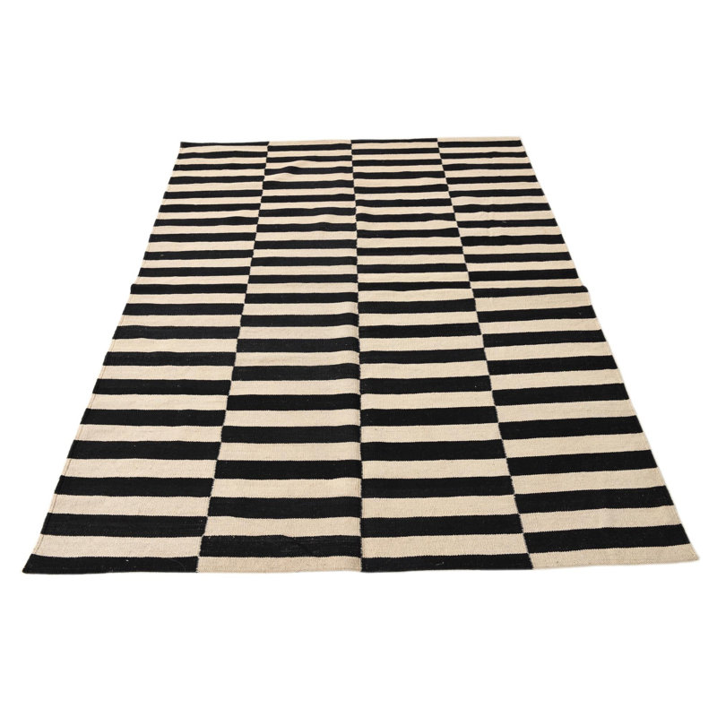 Tapis noir et blanc 5 Pinkerton