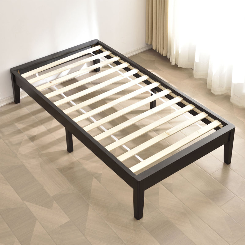 Base de lit plateforme en bois de pin massif Red Barrel Studio® Selena, Simple, Noir