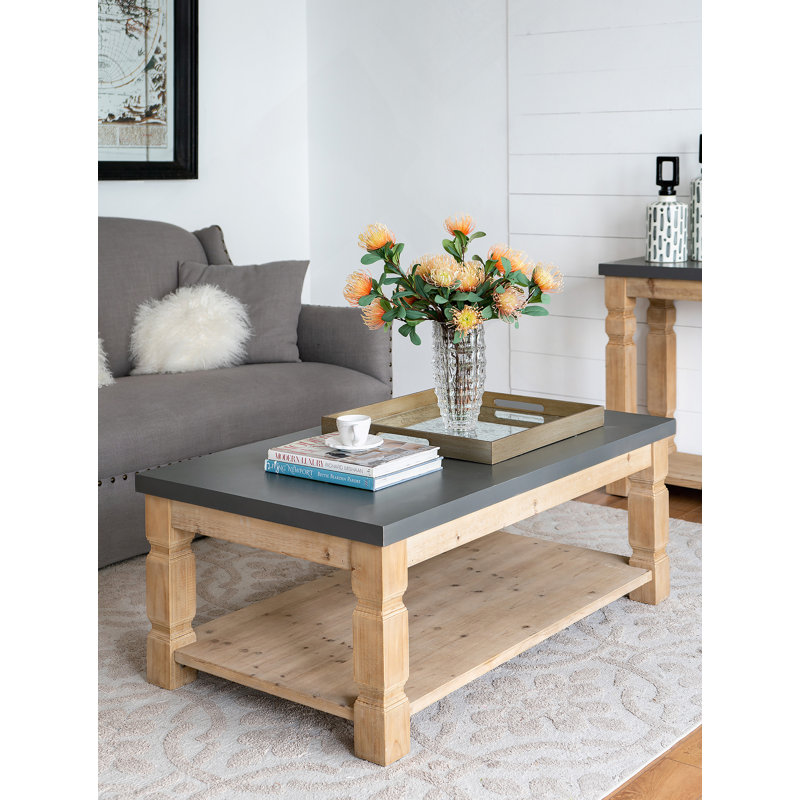Table basse rectangulaire avec plateau en bois manufacturé et tablette
