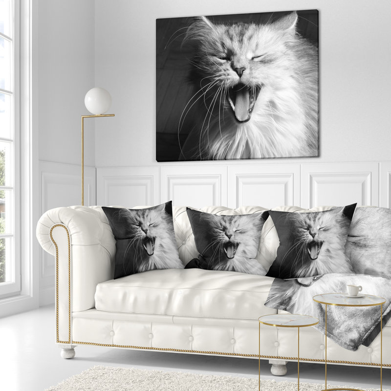 Yawning White Cat - Coussin imprimé animal, 18 po x 18 po, Coussin décoratif