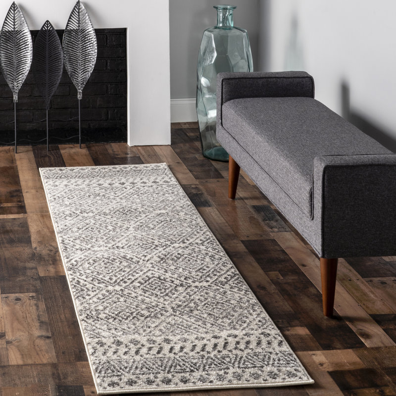 Sue Southwestern Gray Indoor / Outdoor Area Rug, Runner 2' x 6'