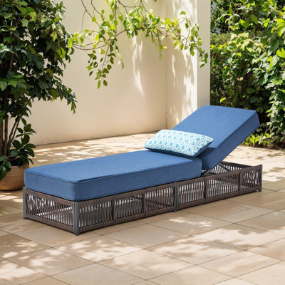 Chaise longue d'extérieur Laguna, fauteuil inclinable en rotin de luxe avec dossier à 6 positions et coussins épais de 5 pouces