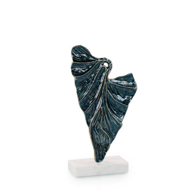 Sculpture debout feuille sur base de marbre, petit bleu