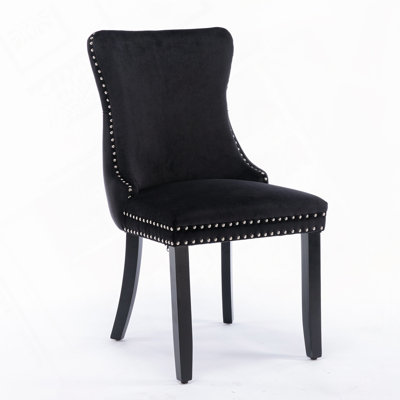 Chaise de salle à manger rembourrée en velours avec pieds en bois et garniture cloutée