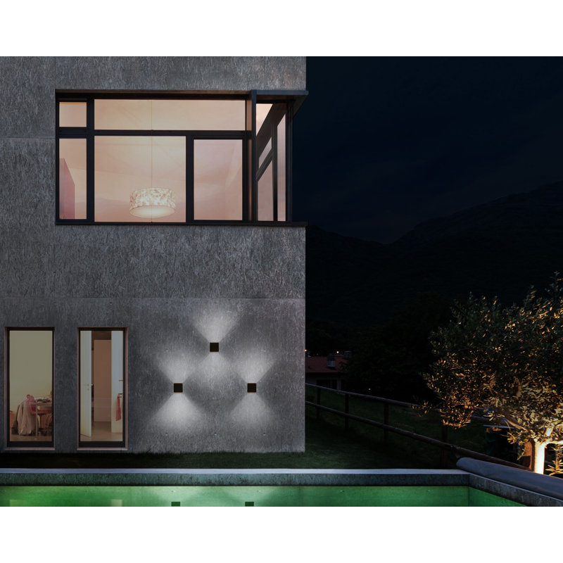 QB LED Wall Light, Silver