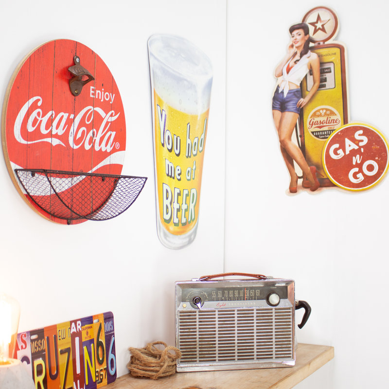 Décoration murale en métal en relief gas n go pinup