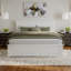 Lit plateforme en bois massif Kindig Cottage avec pied de lit et tiroirs de rangement assortis-23570260-96144273