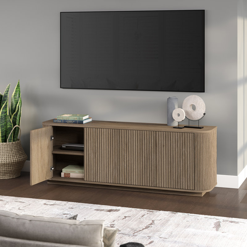 Meuble télé 68 po pour téléviseur de 75 po ou moins avec portes cannelées et système de gestion des câbles - Meuble audio-vidéo transitionnel en chêne gris antique pour le salon | Canton