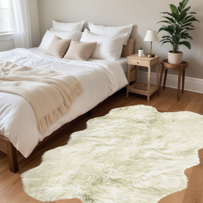 Colello Natural New Zealand Sheepskin Area Rug, Novelty 4' x 6'