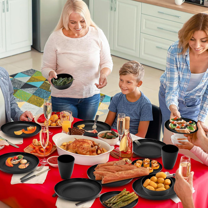 8-Person 32-Piece Wheat Straw Dinnerware Set in Black