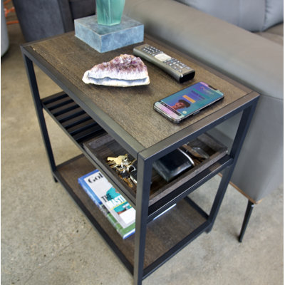 Table de bout en bois massif avec chargeur sans fil et rangement Milardo