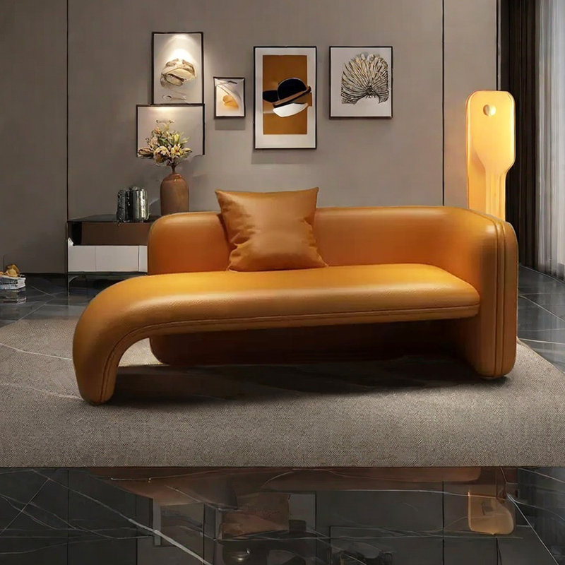 Loutitia, Orange, Accoudoir à droite (vu de face)