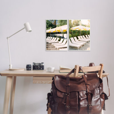 Ensemble de 2 chaises murales avec chaises longues et parasols par Justine Milton