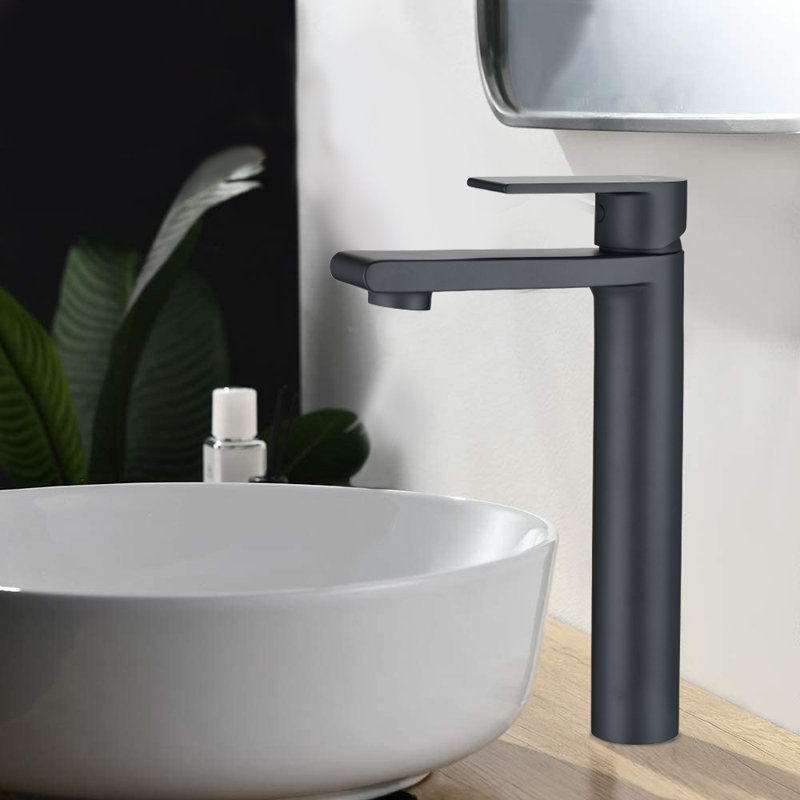 Single-Hole Single-handle Bathroom Faucet with Drain Assembly