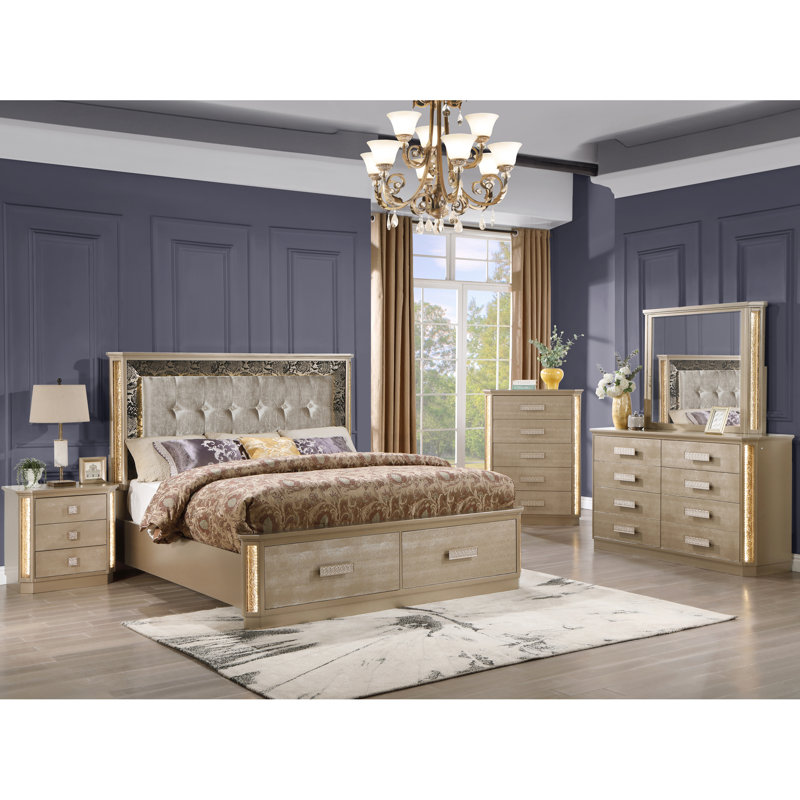Grand lit à finition dorée avec tête de lit attrayante - taille en bois de fabrication dorée pour la chambre à coucher