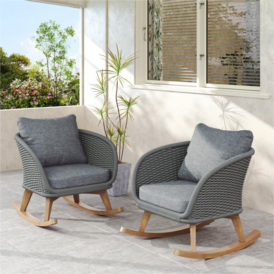 [Ensemble de 2] Chaise berçante minimaliste contemporaine en osier gris de 29,5 po avec coussins en polyester doux et structure en bois durable, parfaite pour les espaces intérieurs et extérieurs comme le patio, le balcon ou le salon