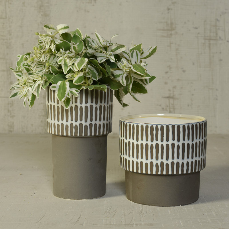 Vase à lignes verticales, H 5,75 po x l 6 po x p 6 po