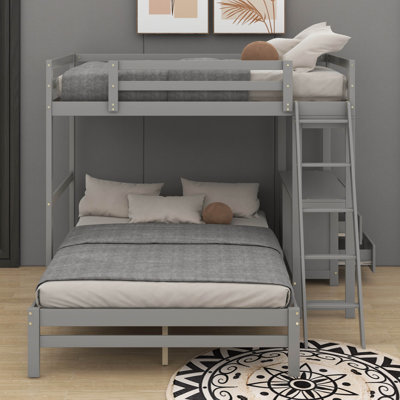 Lit simple superposé au dessus d'un lit double avec bureau et tiroirs