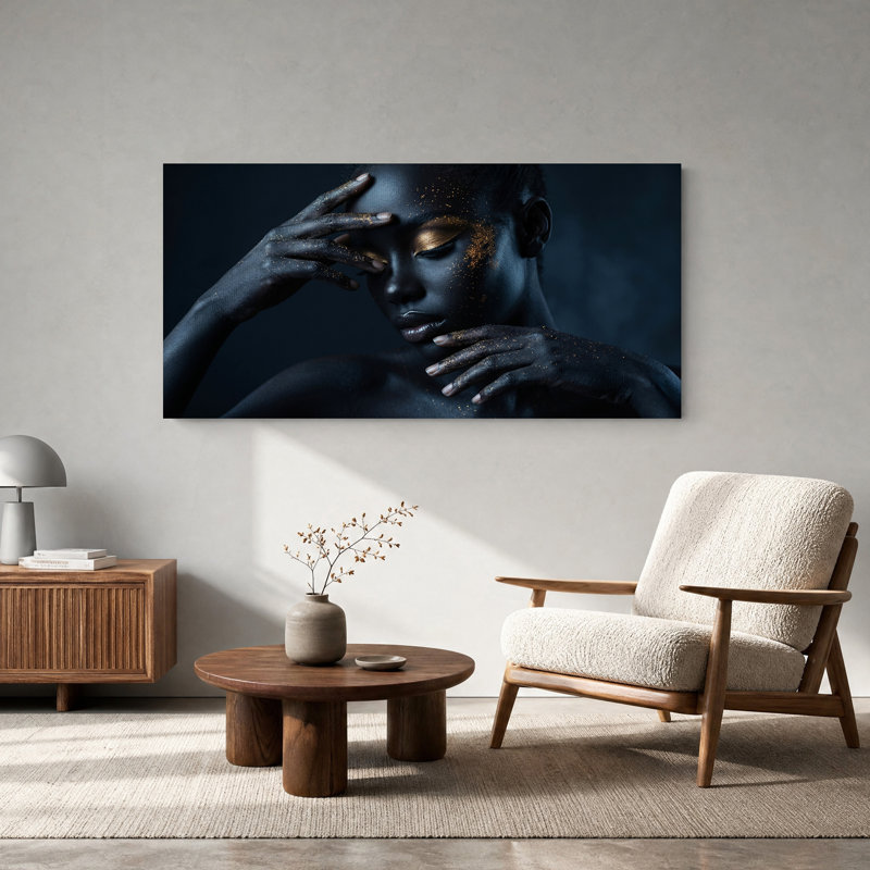 «Dark Skinned Woman with Gold Glitter Eyes», art mural sur toile, L 58 po x H 28 po