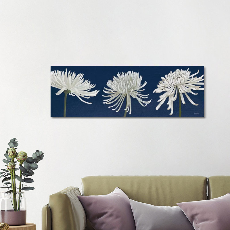 Morning Chrysanthemums V bleu foncé - estampe numérique sur toile tendue avec châssis, H 16 po x l 48 po