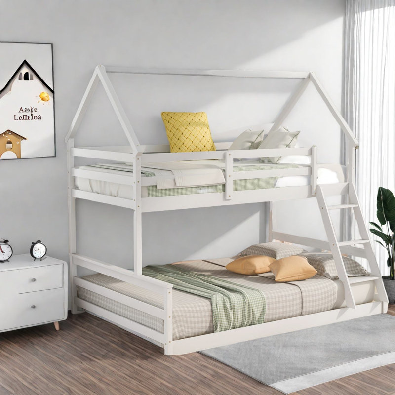 Lit simple au-dessus d'un lit double en bois avec style maison moderne
