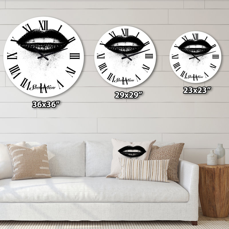Monogramme de femme noire - horloge murale moderne, Surdimensionné