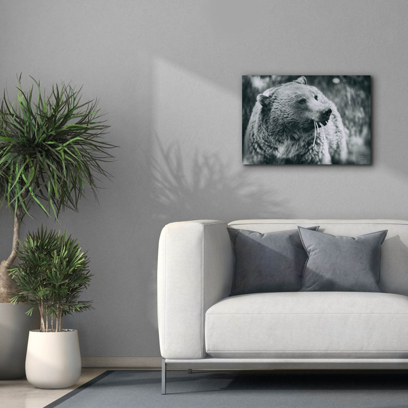 «Grizzly Snack» par Nathan Larson, art mural sur toile, H 18 po x l 26 po