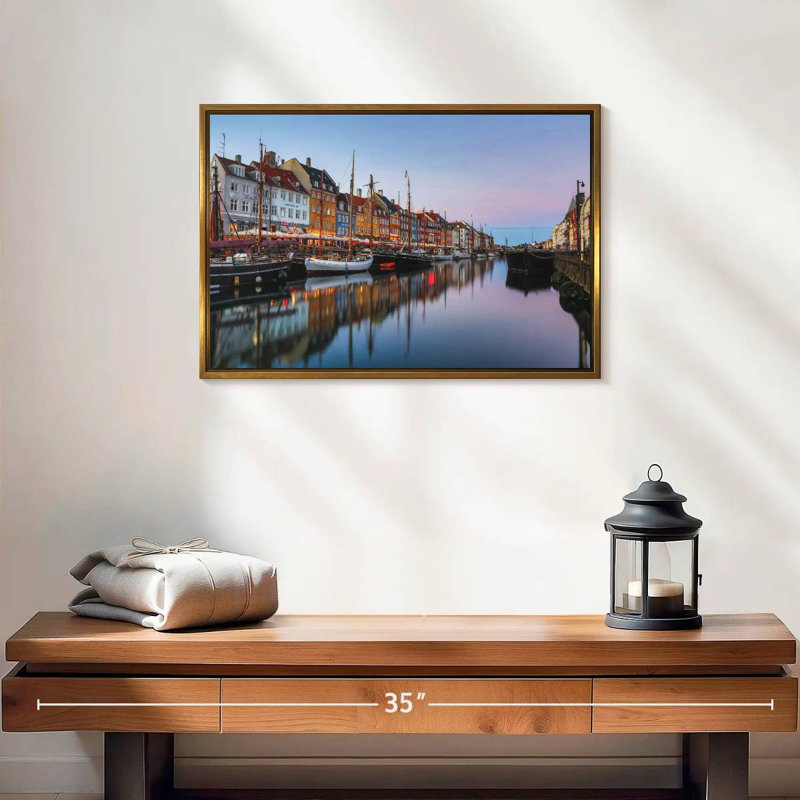 Nyhavn New Harbor, 19 po x 13 po, Cadre flottant doré