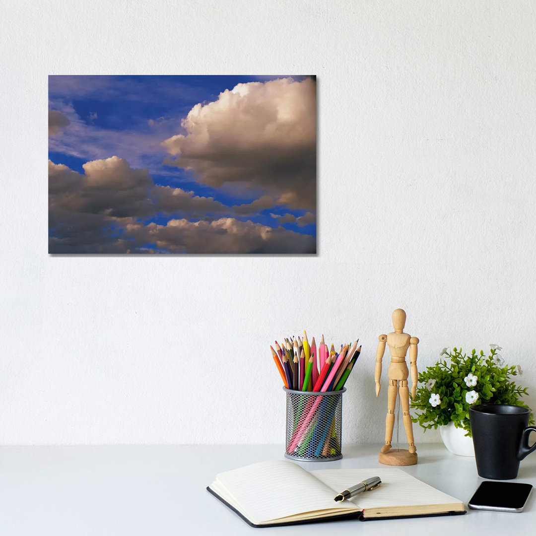 Bunte Wolken gegen blauen Himmel, New Mexico von Tim Fitzharris - Galerie-umwickelte Leinwand Giclée auf Leinwand