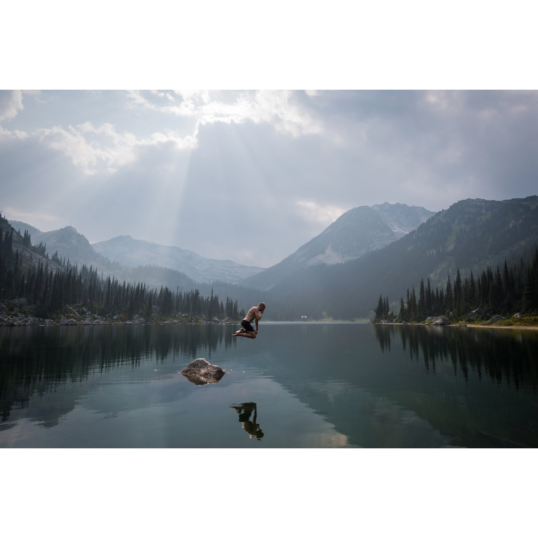 Taking The Plunge von StockstudioX - Kunstdrucke auf Leinwand