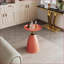 Table basse en fer peu encombrante au design sophistiqué pour petits espaces, facile à nettoyer
