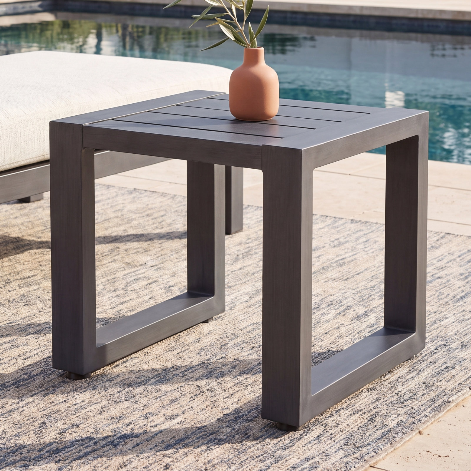 Georgie 24.02 " Patio Side Table