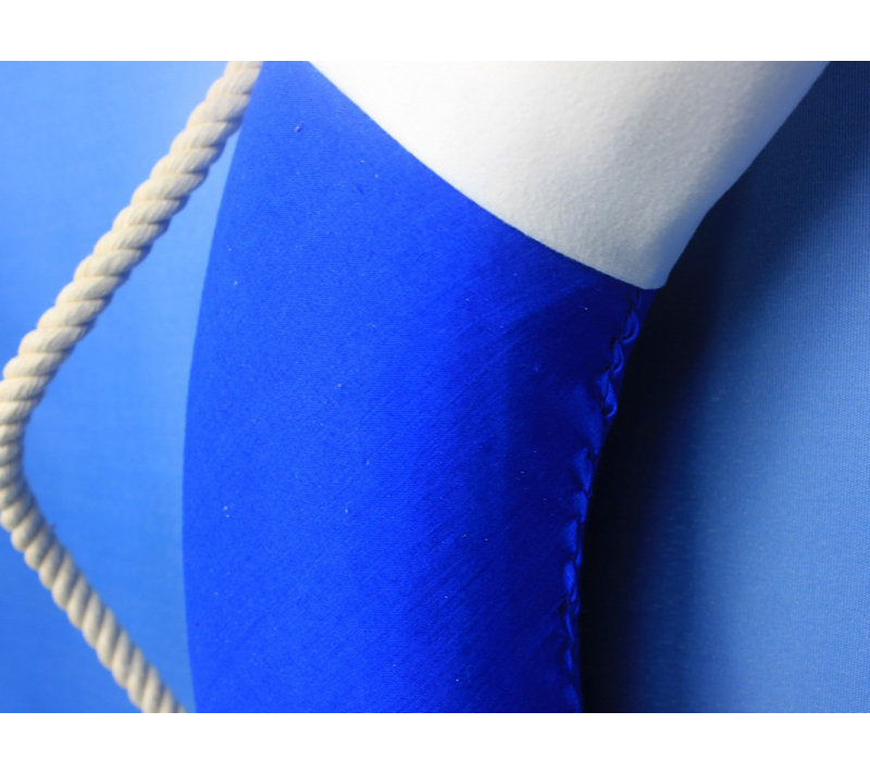 Pashkhi peint avec des bandes blanches, H 15 po x l 15 po x P 2 po, Bleu vibrant