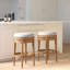 Tabouret de bar pivotant sans dossier de 31 po de hauteur avec capacité de hauteur réglable, facilité à 360 degrés, garniture cloutée faite à la main et motif, repose-pieds en métal pour la longévité du bois, protection de la surface du plancher à patins en plastique,