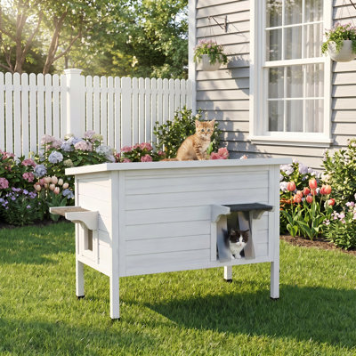  Outdoor Heated Cat House with HDPE Construction
