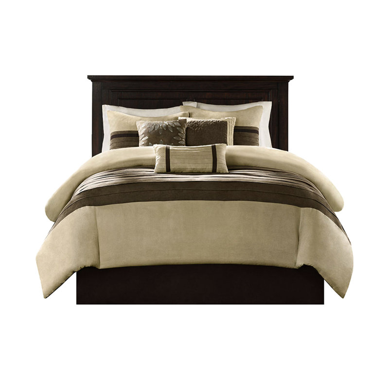 Édredon en faux suède 7 pièces en très grand naturel. Literie transitionnelle. Doux et doux. Comprend un édredon, des taies décoratives, des coussins décoratifs et une jupe de lit. Remplir. Lavable à la machine pour un très grand lit.