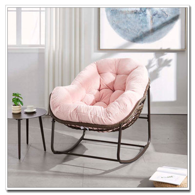 Chaise berçante surdimensionnée en rotin tissé à la main avec coussin rembourré