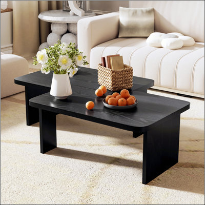 Table basse modulaire avec un design polyvalent et une fabrication robuste pour les espaces de vie modernes, idéale pour une décoration intérieure flexible.